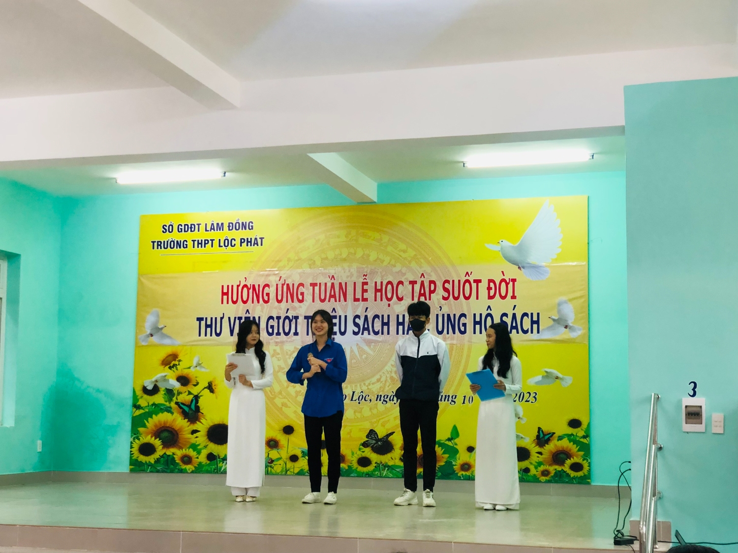 Trường THPT Lộc Phát tổ chức sinh hoạt dưới cờ - Hưởng ứng tuần lế học tập suốt đời với nội dung giới thiệu sách hay và vận động quyên góp, ủng hộ sách cho Thư viện